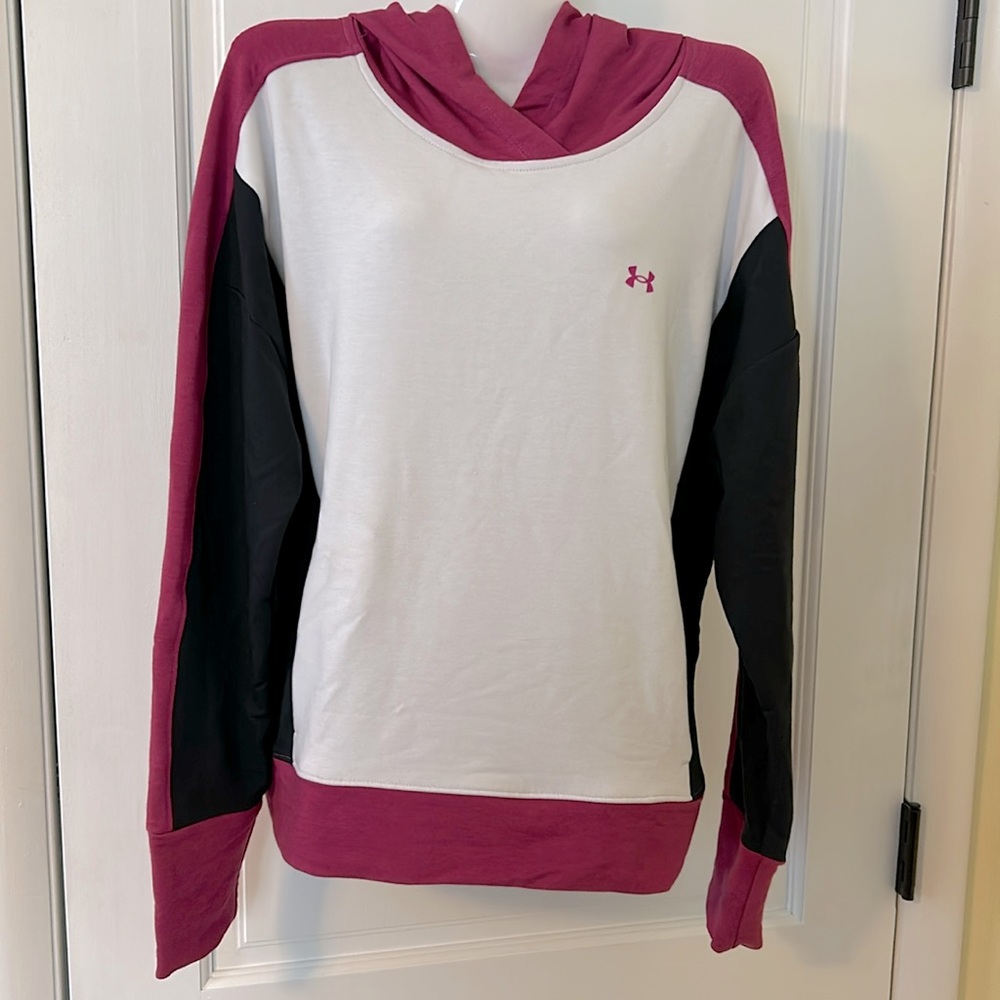 Under Armour Pullover Hoodie NWT in size Medium
